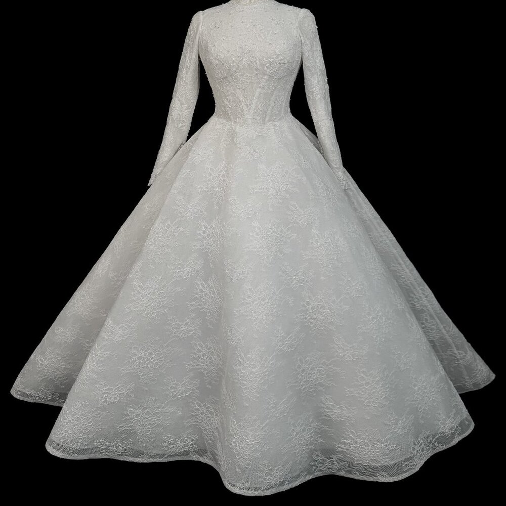 Preloved US 8 Anna Augusta Chantilly lace Bridal gown